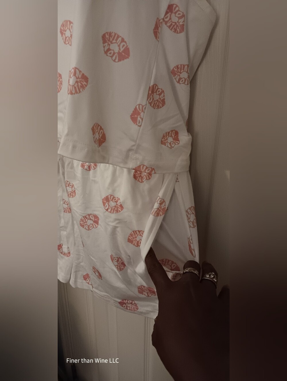 Von Dutch White Tank & Shorts with Pink Lip Print 2pc Set Women's Size L NWT - Picture 2 of 5